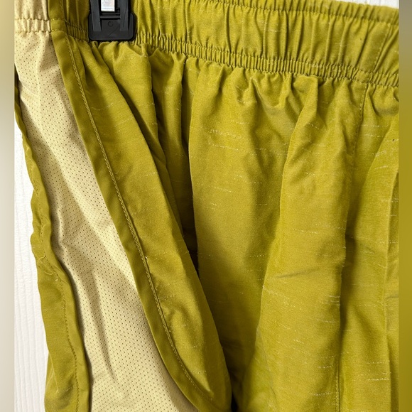 Nike Dry Fit green running shorts - Picture 2 of 6